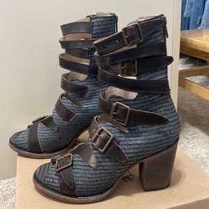 Freebird bond blue snake skin size 10.